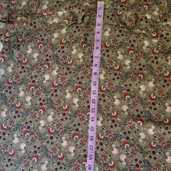 DOWNEAST floral light weight blouse that is x-large and sage green back-ground. - Picture 4 of 4